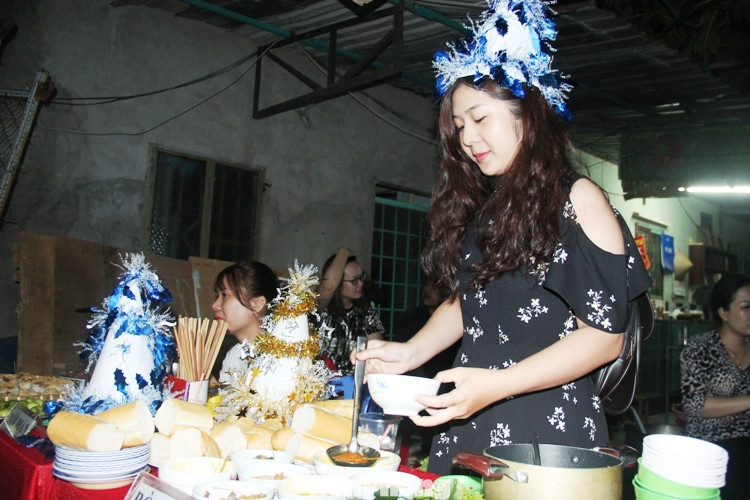 Giáng sinh ấm ấp với thanh niên công nhân và sinh viên ảnh 11