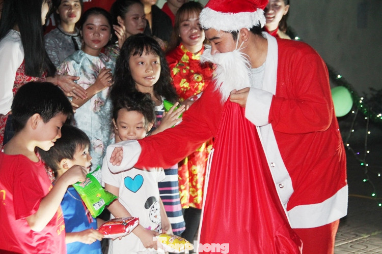 Giáng sinh ấm ấp với thanh niên công nhân và sinh viên ảnh 8