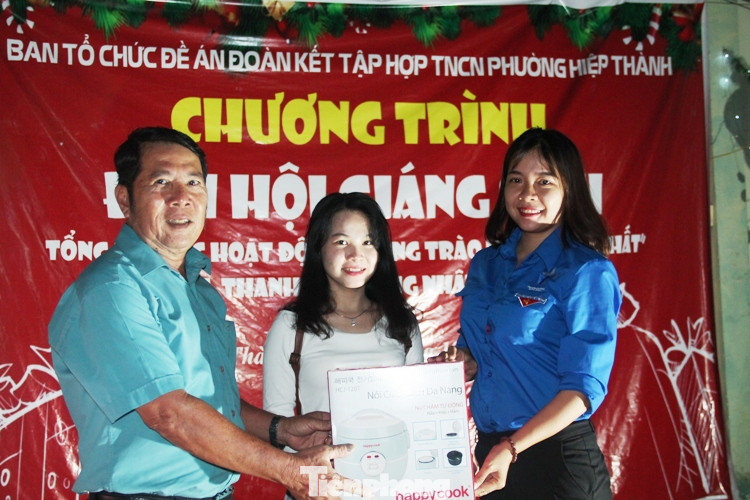 Giáng sinh ấm ấp với thanh niên công nhân và sinh viên ảnh 9