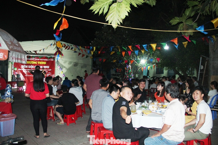 Giáng sinh ấm ấp với thanh niên công nhân và sinh viên ảnh 4