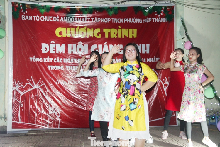 Giáng sinh ấm ấp với thanh niên công nhân và sinh viên ảnh 12