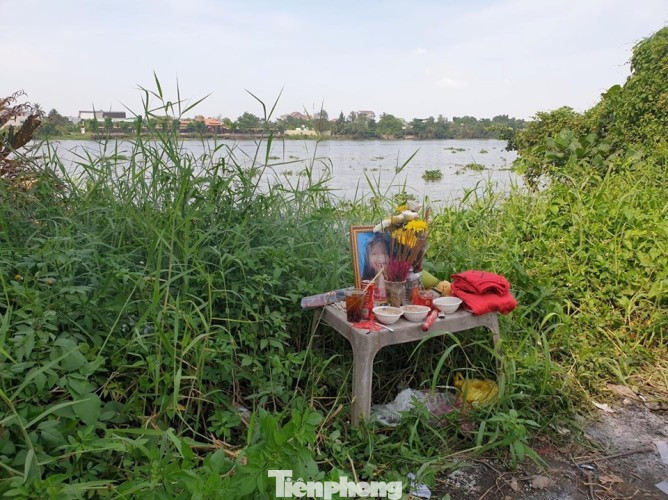 Bỏ thi, nữ sinh lớp 11 gieo mình xuống sông Sài Gòn ảnh 1