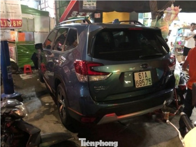 Ô tô ‘điên’ tông liên hoàn khiến 2 người nguy kịch ảnh 2