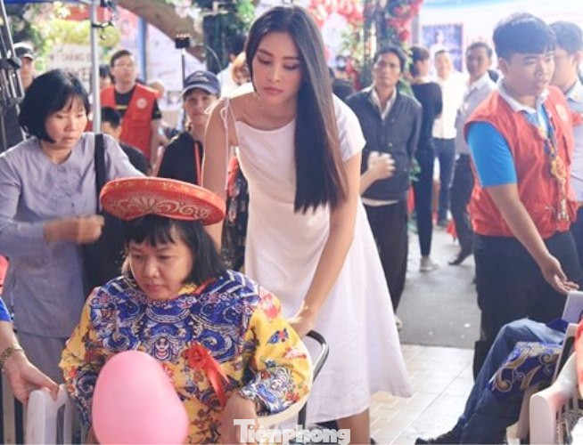 Hoa hậu Tiểu Vy truyền cảm hứng cho những mảnh đời bất hạnh ở Bình Dương ảnh 3