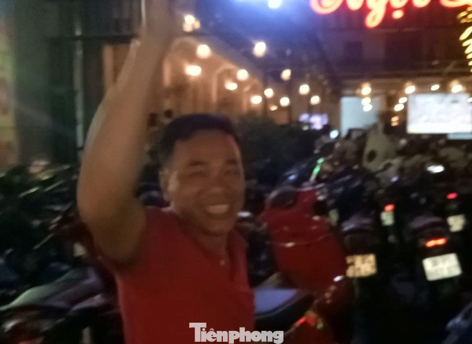 U22 Việt Nam vào chung kết, bố Tiến Linh nhảy múa vui mừng ảnh 1