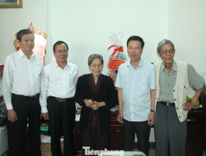 Cuộc gặp đầy xúc động giữa Trưởng Ban Tuyên giáo TƯ với cha đẻ ‘Đất Phương Nam’ ảnh 5