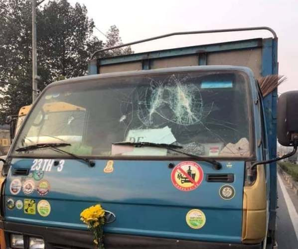 Xác minh vụ 6 thanh niên chặn xe tải dùng mã tấu chém tài xế giữa đường ảnh 2