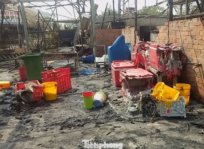 ‘Bà hỏa’ thiêu rụi một nhà hàng lớn giữa trung tâm thành phố ảnh 5
