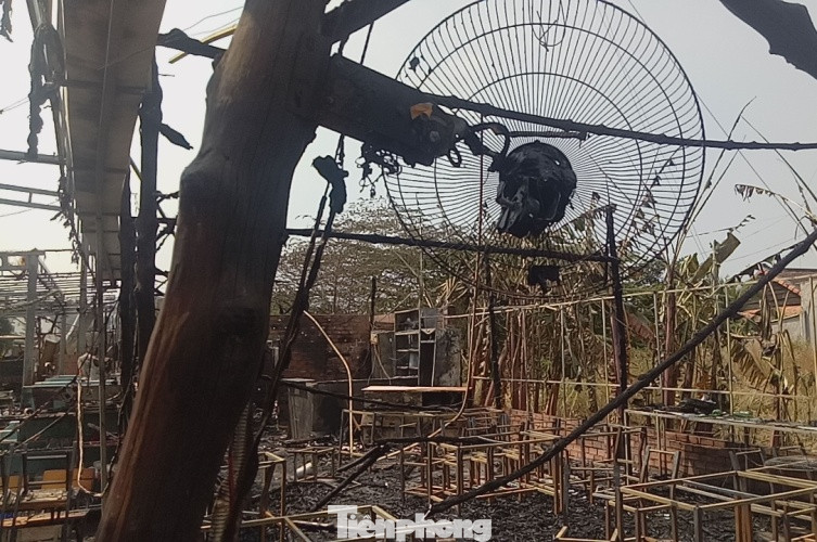 ‘Bà hỏa’ thiêu rụi một nhà hàng lớn giữa trung tâm thành phố ảnh 3