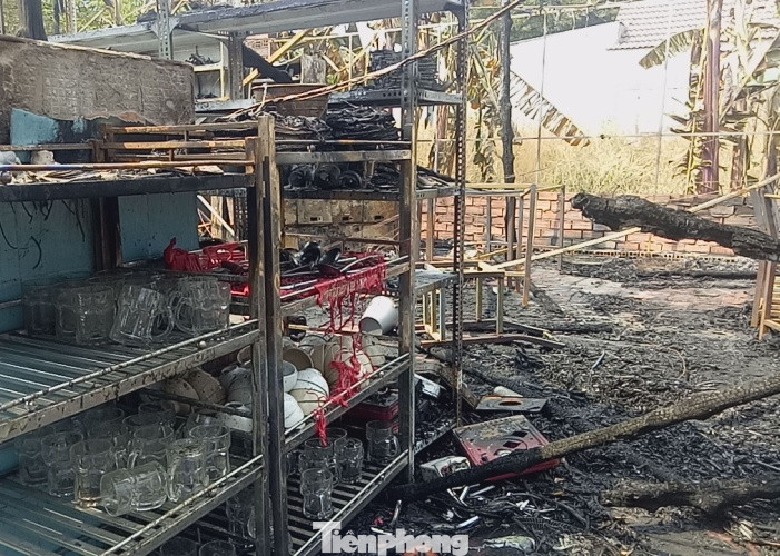 ‘Bà hỏa’ thiêu rụi một nhà hàng lớn giữa trung tâm thành phố ảnh 4