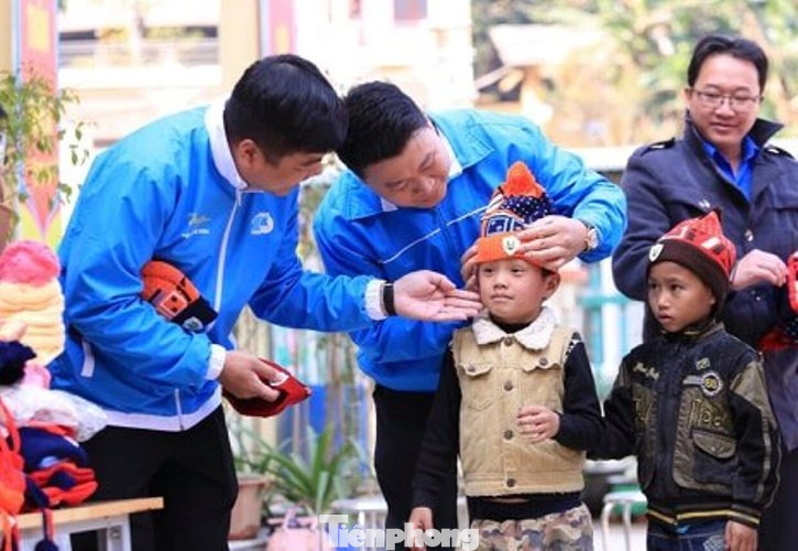 Thanh niên Bình Dương vượt hàng nghìn km mang áo ấm đến trẻ em Tây Bắc ảnh 6