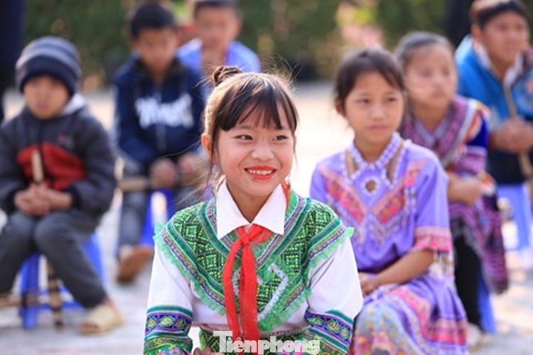 Thanh niên Bình Dương vượt hàng nghìn km mang áo ấm đến trẻ em Tây Bắc ảnh 3