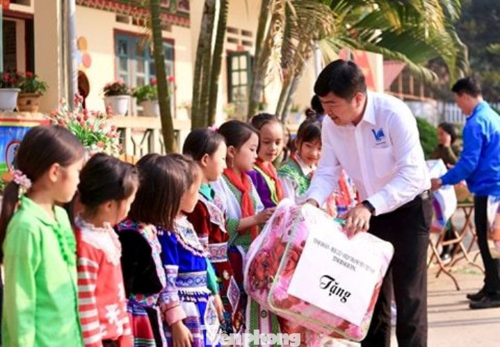 Thanh niên Bình Dương vượt hàng nghìn km mang áo ấm đến trẻ em Tây Bắc ảnh 2