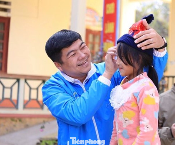 Thanh niên Bình Dương vượt hàng nghìn km mang áo ấm đến trẻ em Tây Bắc ảnh 1