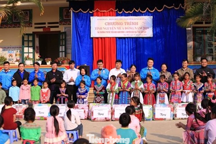 Thanh niên Bình Dương vượt hàng nghìn km mang áo ấm đến trẻ em Tây Bắc ảnh 7