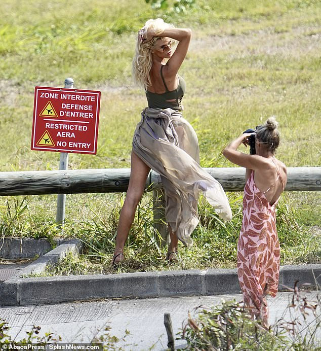 Hoa hậu Thuỵ Điển chụp ảnh đồ bơi, đẹp ngỡ ngàng ở tuổi 46 ảnh 5