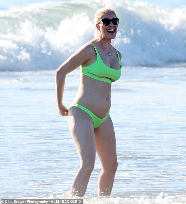 Heidi Montag mặc bikini phô dáng nảy nở, lộ chân ngực ảnh 3