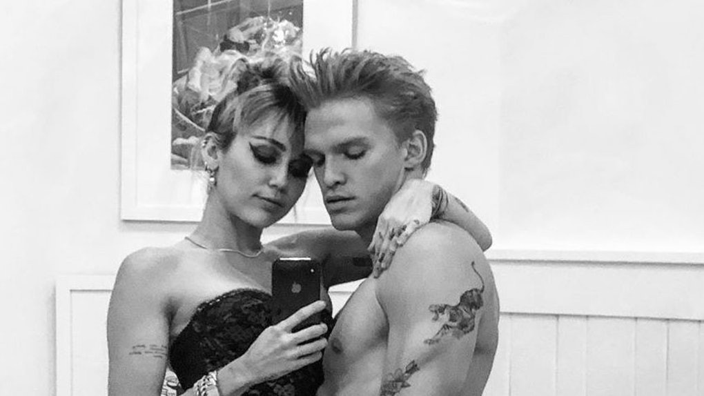 Miley Cyrus không nội y táo bạo ra phố ảnh 7