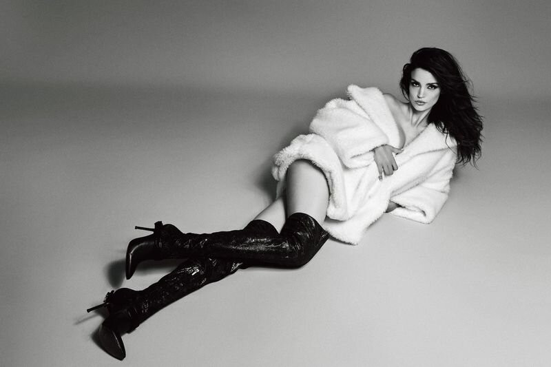 Sofia Resing chụp ngực trần táo bạo ảnh 7