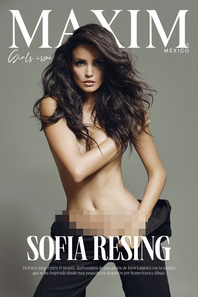 Sofia Resing chụp ngực trần táo bạo ảnh 1