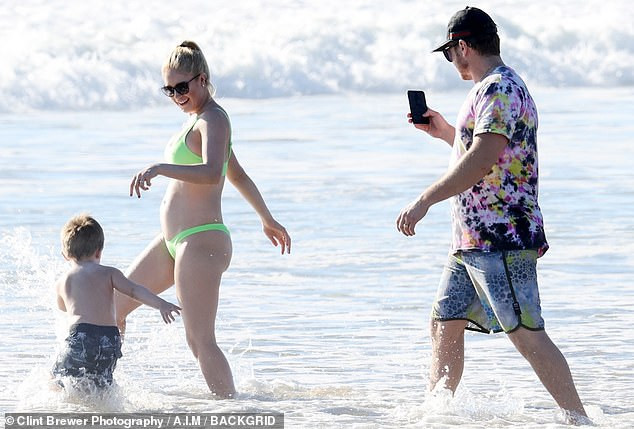 Heidi Montag mặc bikini phô dáng nảy nở, lộ chân ngực ảnh 5