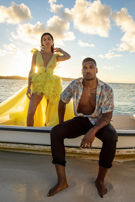 'Mỹ nhân nóng bỏng nhất Canada' tình tứ bên chồng cầu thủ khiến fan ghen tị ảnh 11