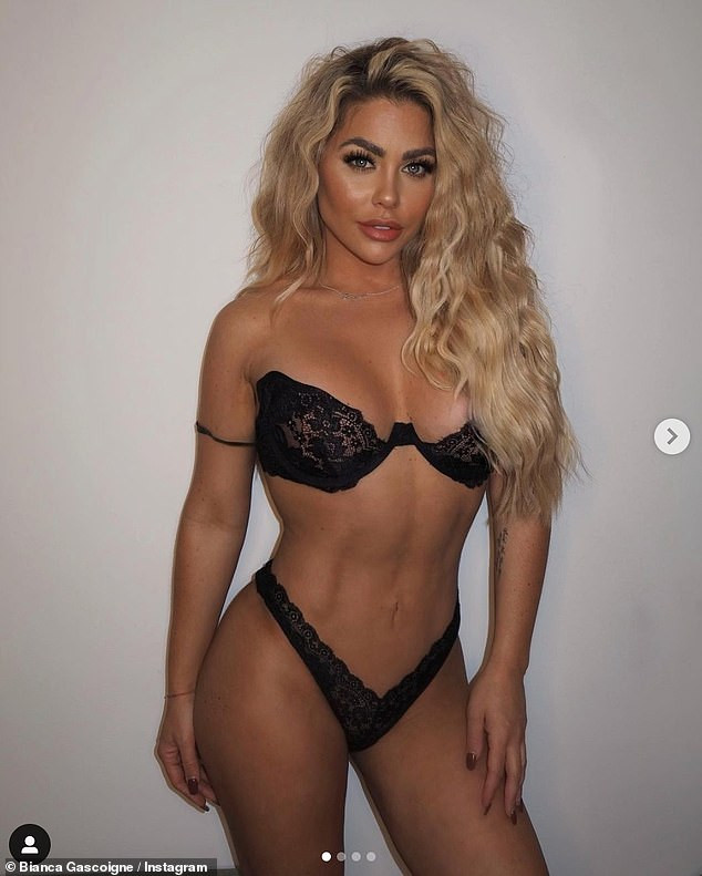 Mẫu nội y Bianca Gascoigne tung ảnh sexy, khoe đã thu nhỏ vòng một ảnh 2