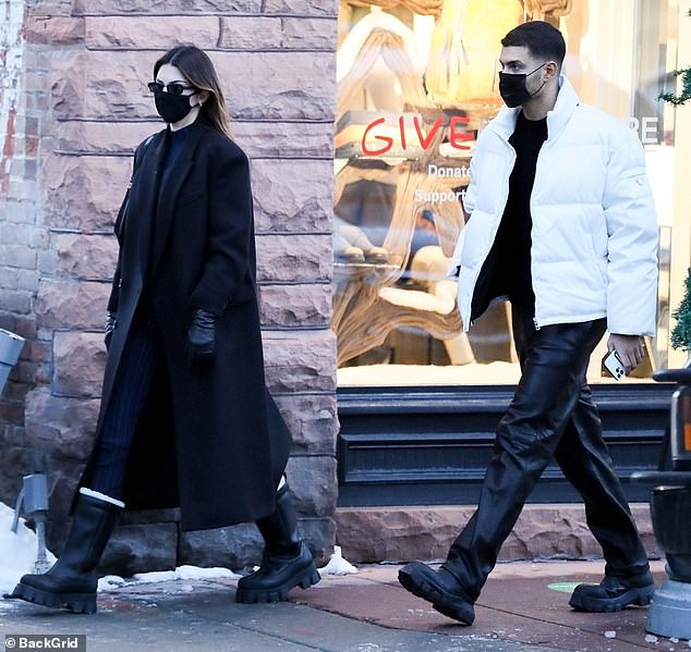 'Siêu mẫu đắt giá nhất thế giới' khoe eo thon sexy gây ngưỡng mộ ảnh 5