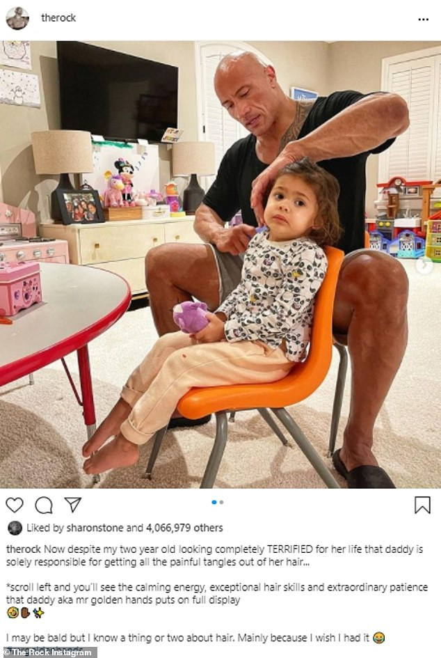 The Rock nhẹ nhàng chải tóc cho con gái gây 'bão' mạng xã hội ảnh 2