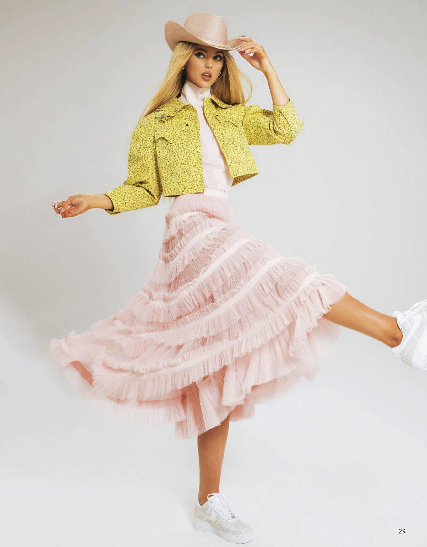 Mê mẩn ngắm 'búp bê Barbie' giữa đời thực Loren Gray ảnh 8