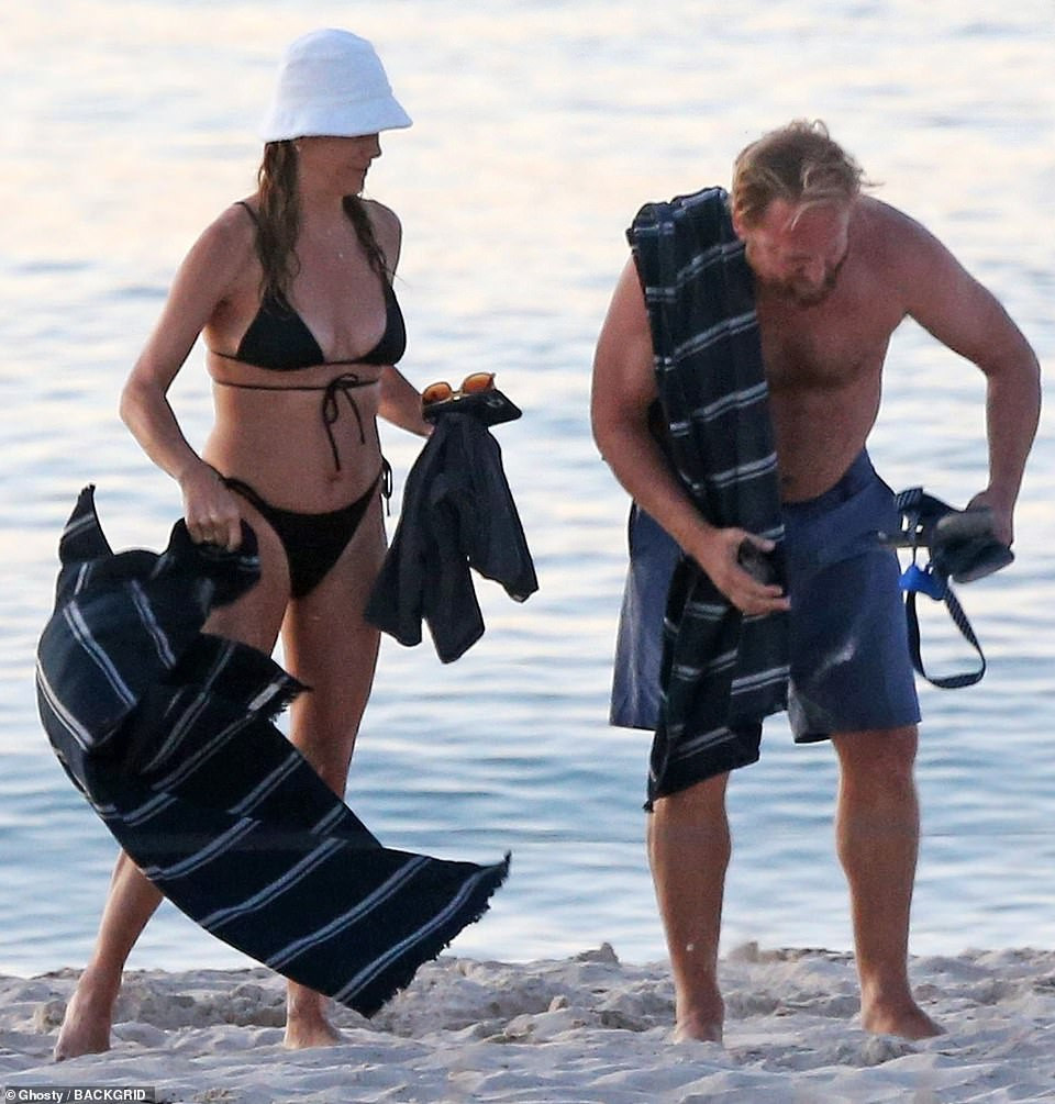 Ngạc nhiên trước vóc dáng quyến rũ của minh tinh Kate Walsh với bikini ở tuổi 53 ảnh 7