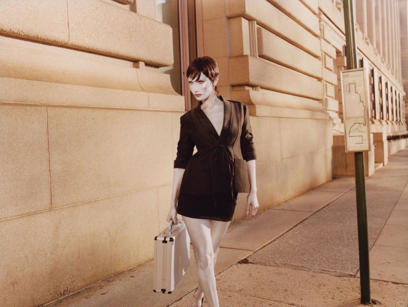 Bella Hadid khoe thể hình đẹp đáng kinh ngạc với ảnh bán nude ảnh 4