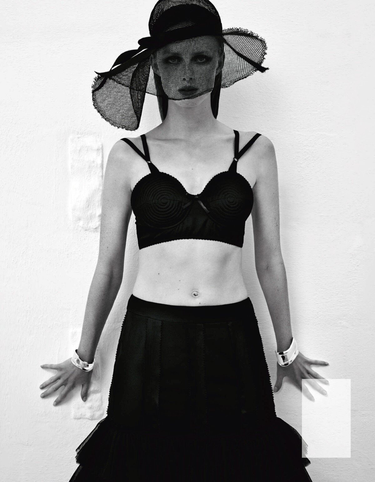 Sắc vóc của nàng mẫu trong clip quảng cáo của Louis Vuitton quay ở Việt Nam ảnh 8