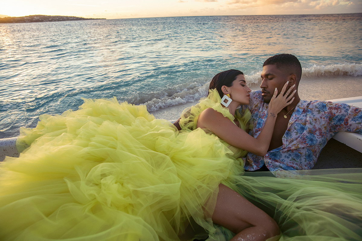 'Mỹ nhân nóng bỏng nhất Canada' tình tứ bên chồng cầu thủ khiến fan ghen tị ảnh 9