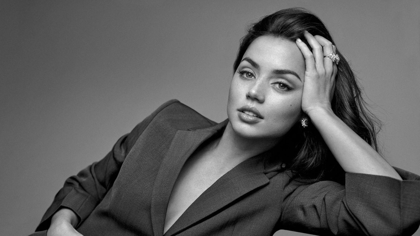 'Bond girl' Ana de Armas gợi cảm mê mẩn trên tạp chí sau chia tay Ben Affleck ảnh 4