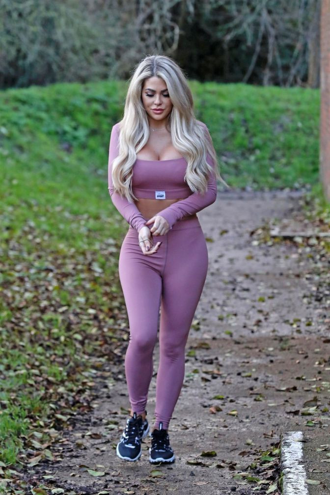 Mẫu nội y Anh quốc Bianca Gascoigne khoe dáng 'bốc lửa' trên phố ảnh 3