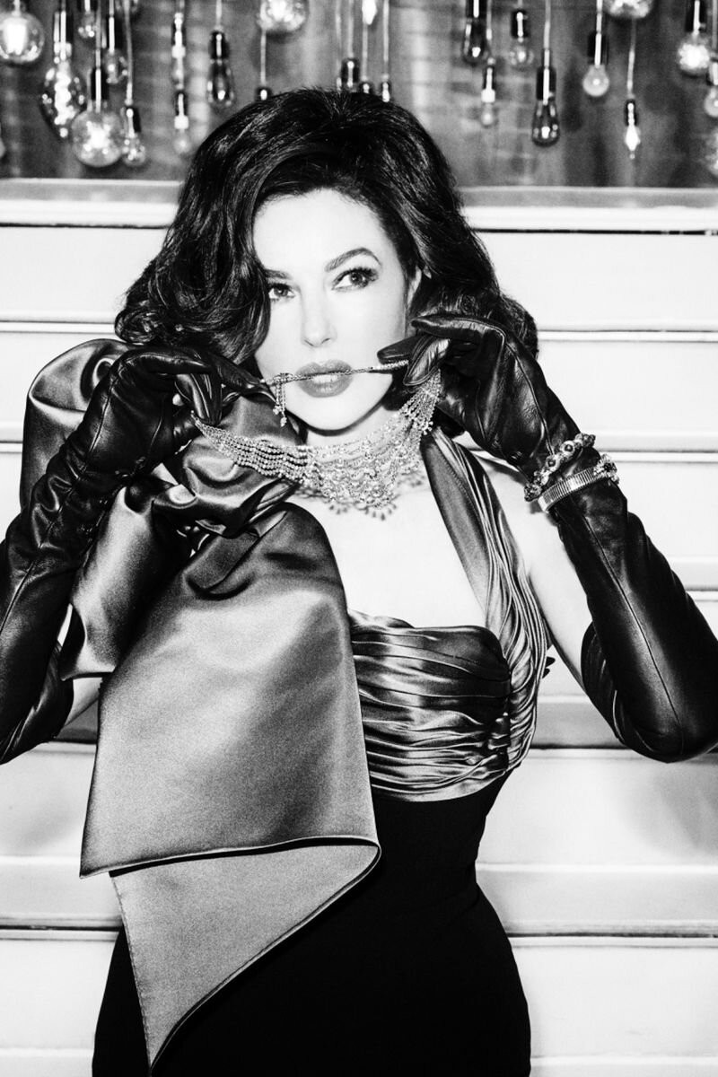 'Tượng đài nhan sắc' Monica Bellucci khoe ngực đầy, eo thon đẹp không tưởng ở tuổi U60 ảnh 3