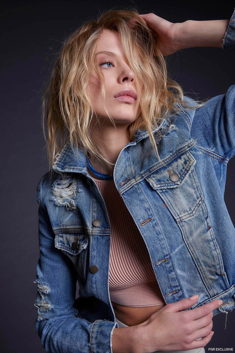 Chân dài 9x Victoria Germyn khoe vòng một nóng bỏng trong loạt ảnh thời trang ảnh 2