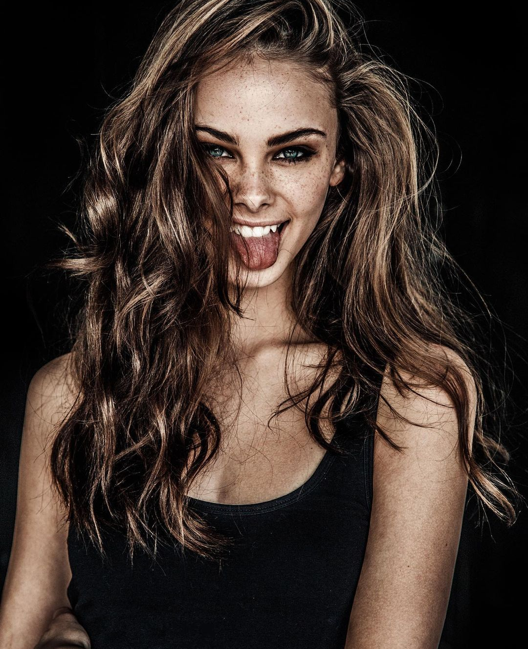 Ngắm nhan sắc cô gái 17 tuổi lọt top 3 gương mặt đẹp nhất thế giới ảnh 1