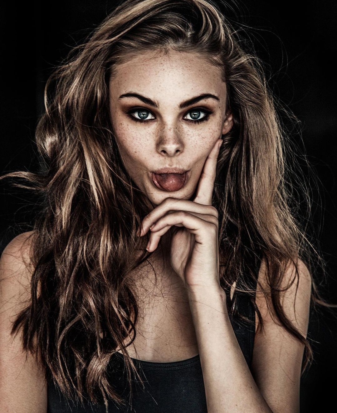 Ngắm nhan sắc cô gái 17 tuổi lọt top 3 gương mặt đẹp nhất thế giới ảnh 2