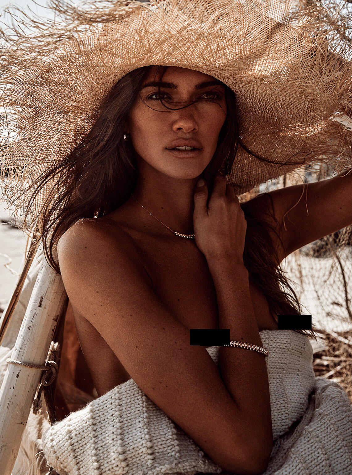 Sofia Reynal 'thả rông' táo bạo trên tạp chí ảnh 13