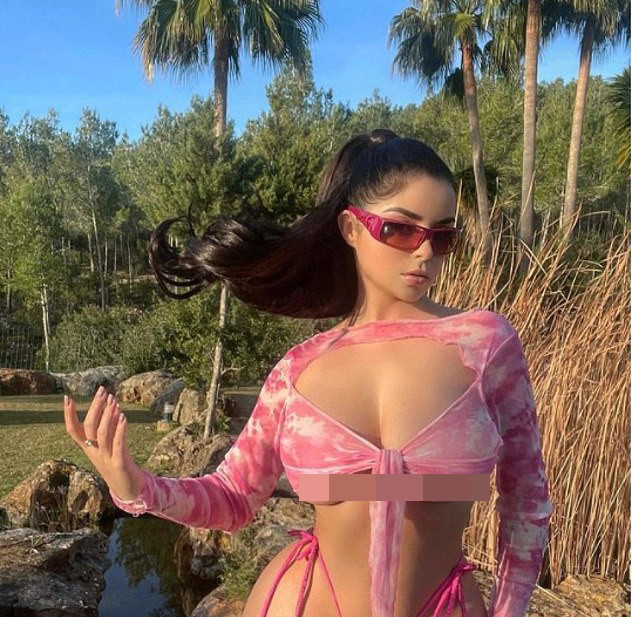 'Nữ hoàng nội y' ở Anh khoe đường cong và eo 'con kiến' gây ngưỡng mộ ảnh 4