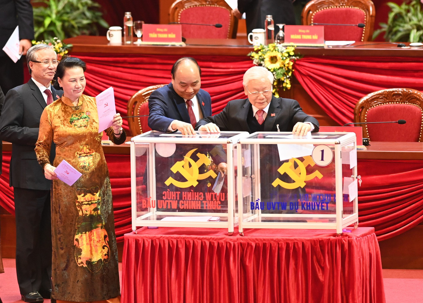 Công bố danh sách Ban Chấp hành Trung ương Đảng khóa XIII ảnh 5