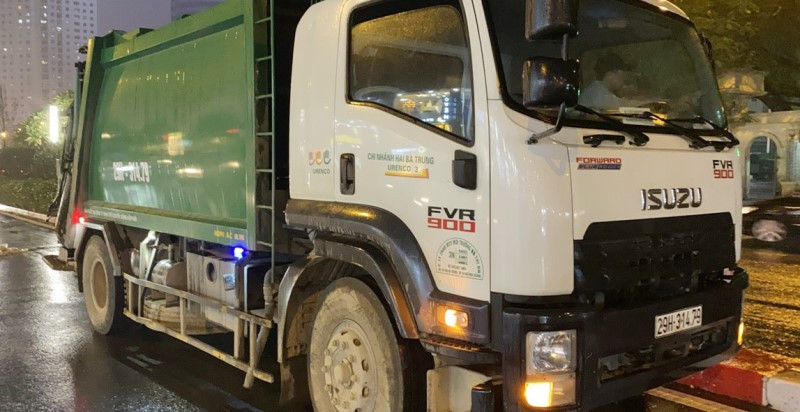 Hình ảnh hàng loạt 'xe vua' chở rác bị xử phạt ở Hà Nội ảnh 9