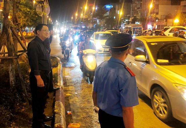 Kiểm tra đột xuất giao thông tại Ngã Tư Sở, lãnh đạo Sở GTVT nói gì? ảnh 8