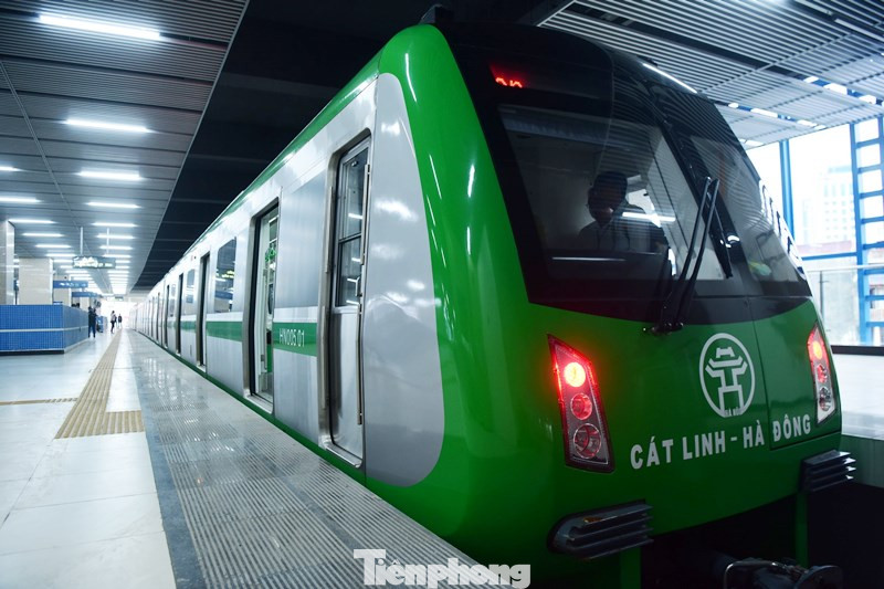 Tàu Cát Linh - Hà Đông 'lăn bánh' ra sao sau 3 ngày đầu chạy tổng thể? ảnh 2