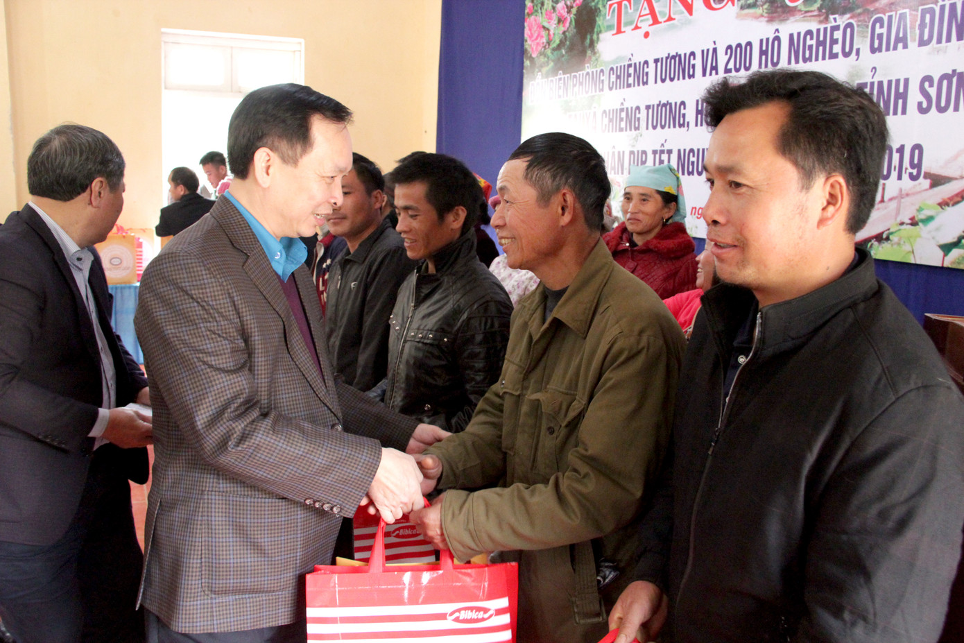 Nỗ lực chăm lo cho đoàn viên, người lao động vượt dịch COVID-19 ảnh 1