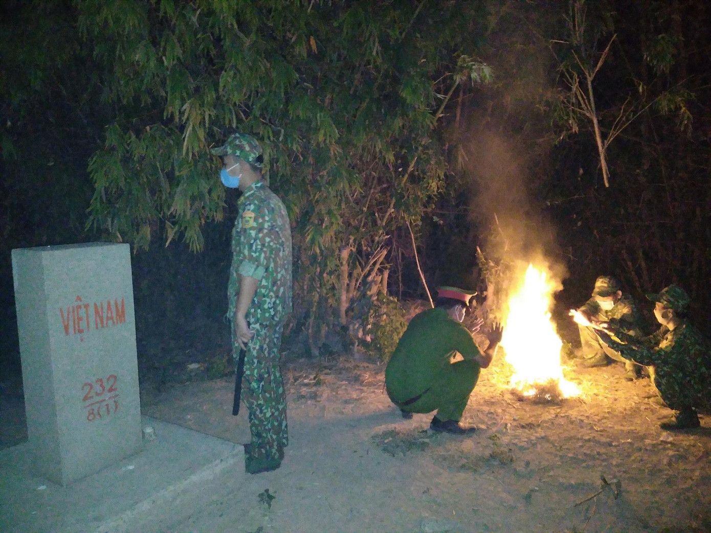 Nhập cảnh trái phép cận tết gia tăng: Cách ly, xử nghiêm ảnh 2