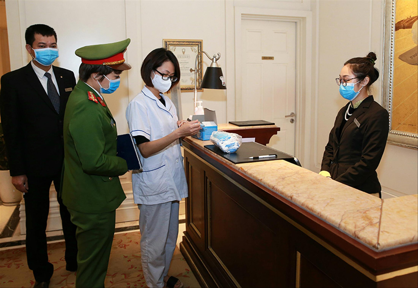 Nhiều khách sạn, nhà hàng đóng cửa, nghỉ Tết sớm ảnh 1