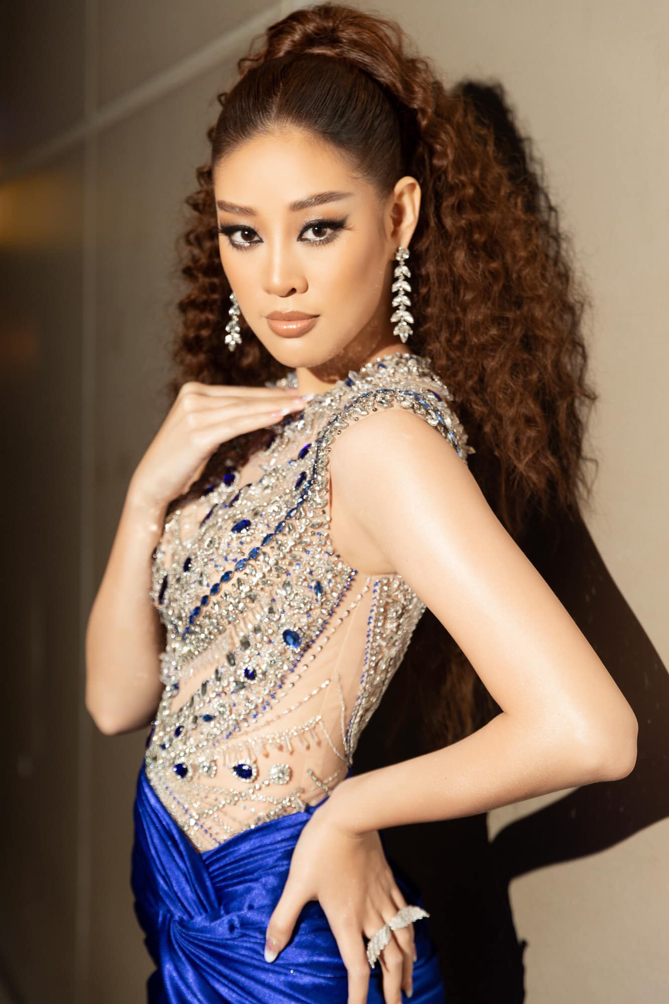 Mai Phương Thúy mặc kín mít vẫn gợi cảm, Diễm Hương khoe dáng nóng bỏng với bikini ảnh 9